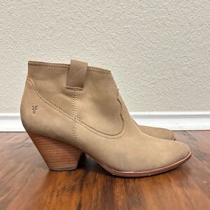 FRYE Reina Heeled Western Ankle Bootie in Ash Leather